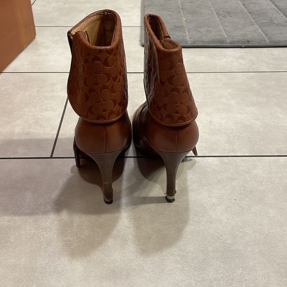 Coach woman’s high heeled booties - Picture 6 of 16